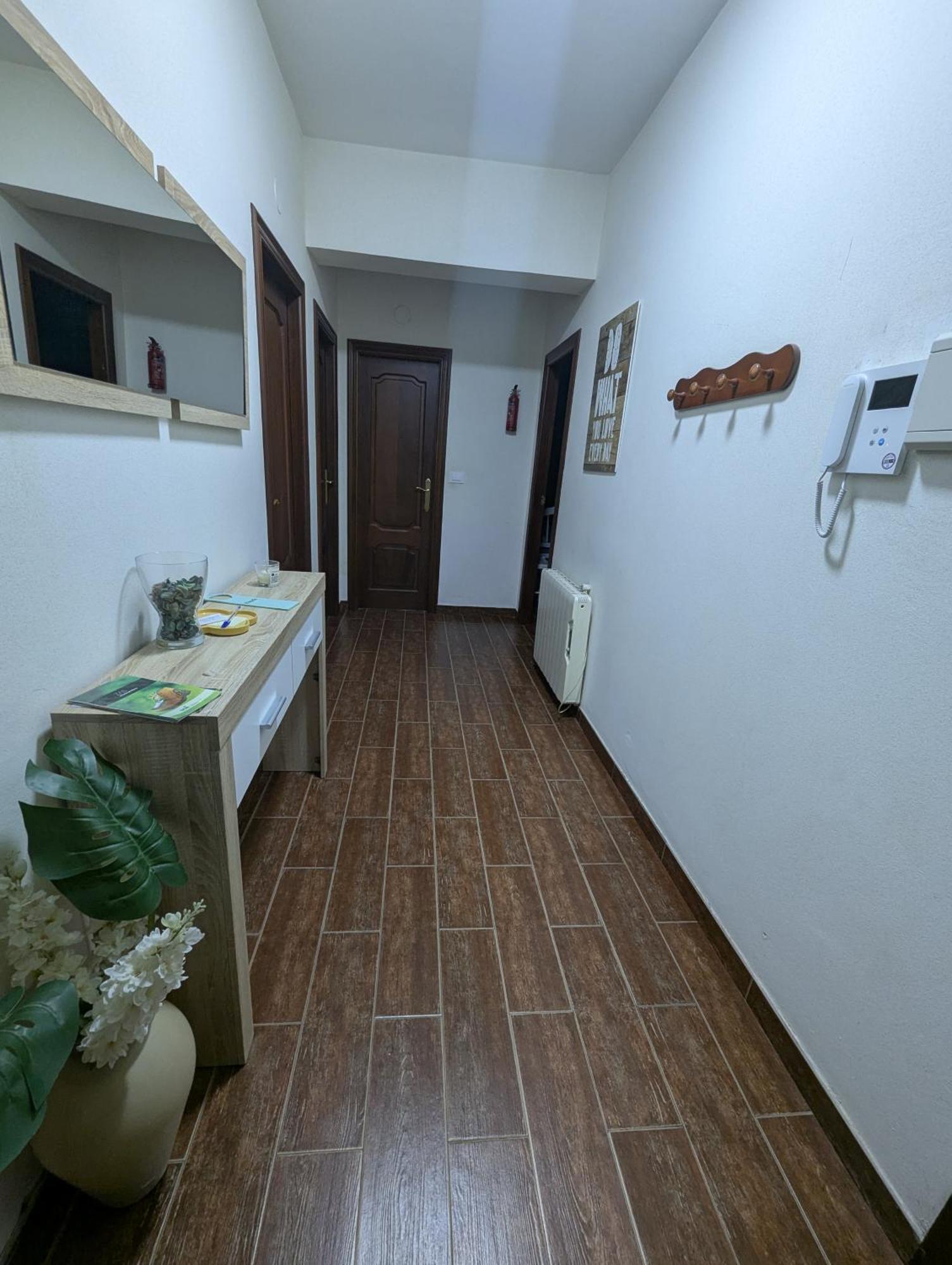 Nemes Apartment Cee Luaran gambar